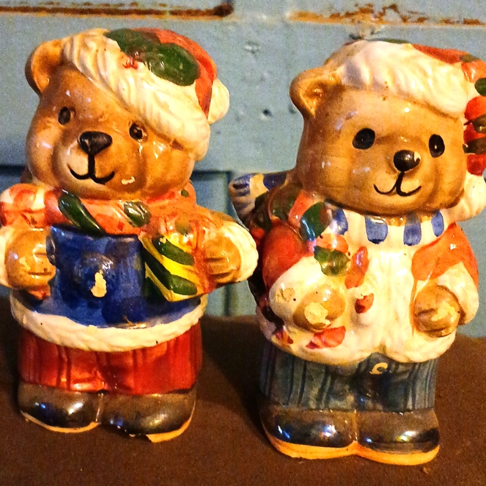Christmas bears salt and pepper shakers one has cip on foot shown in photos.